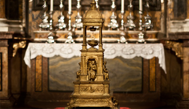 Relikwiarz zawierający płaszcz św. Józefa i welon Maryi
